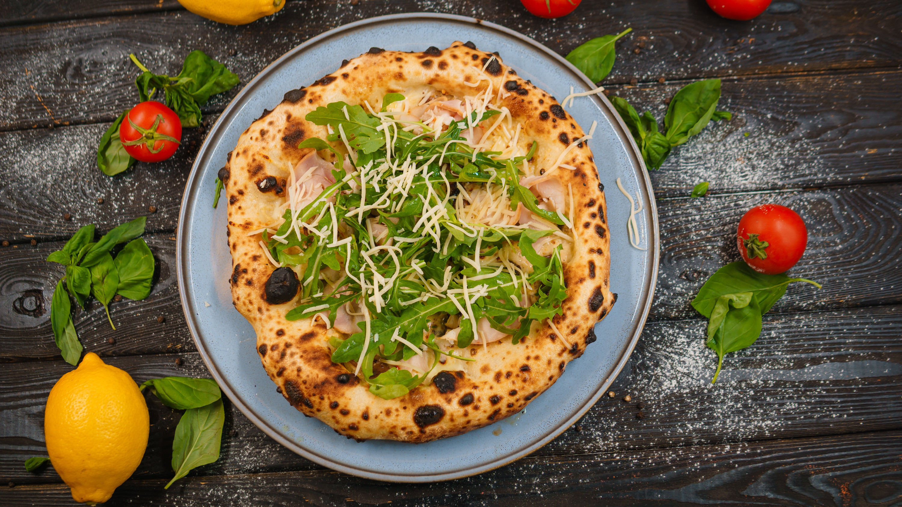 Пицца с курицей и грибами