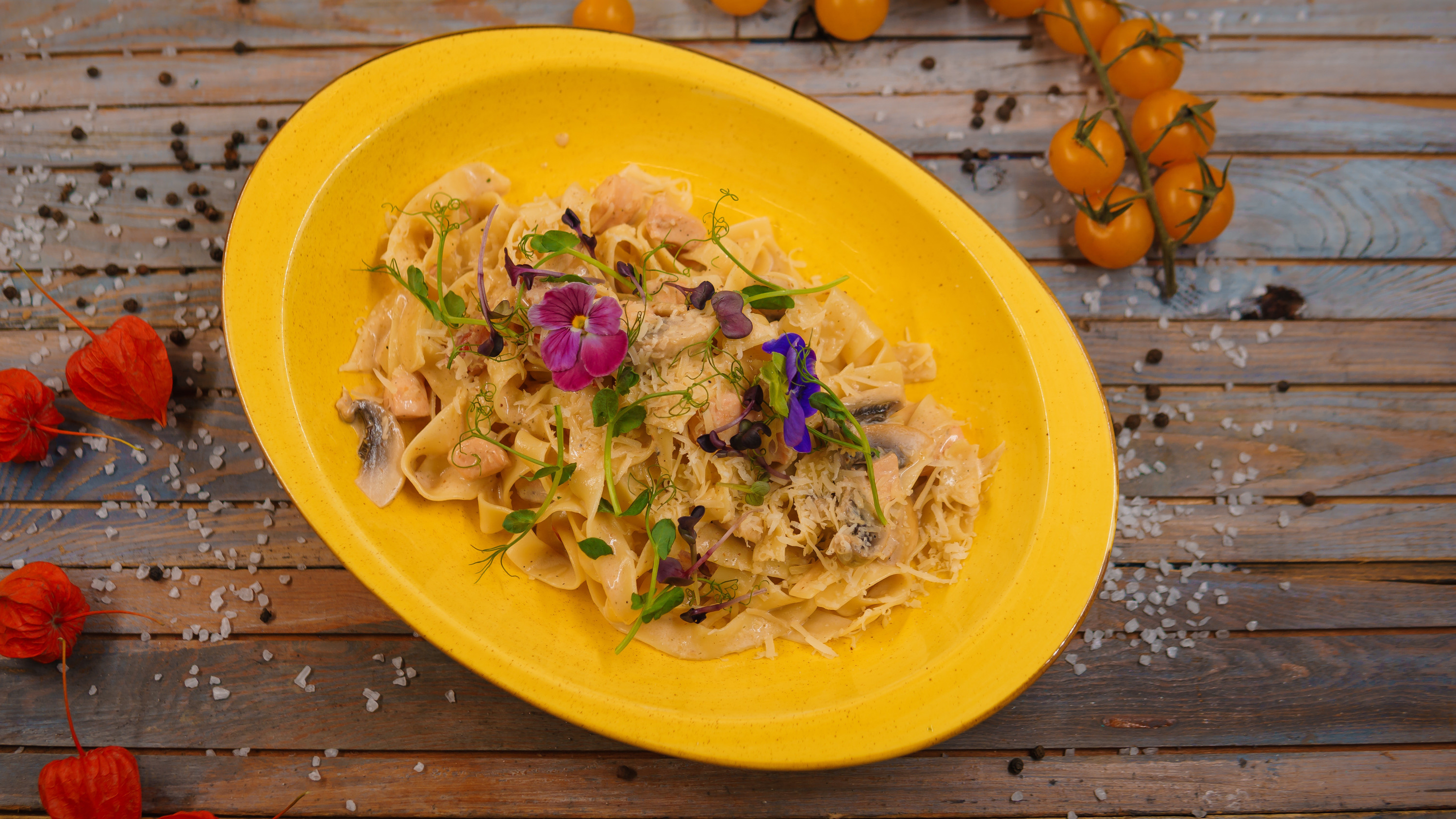 Фетучини с лососем